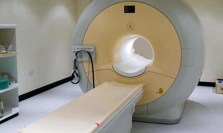 Alasan Mengapa Tidak Boleh Membawa Logam ke Dalam Mesin MRI: Keselamatan dan Keamanan